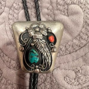 Gorgeous turquoise bola tie. Never worn. 18 inches